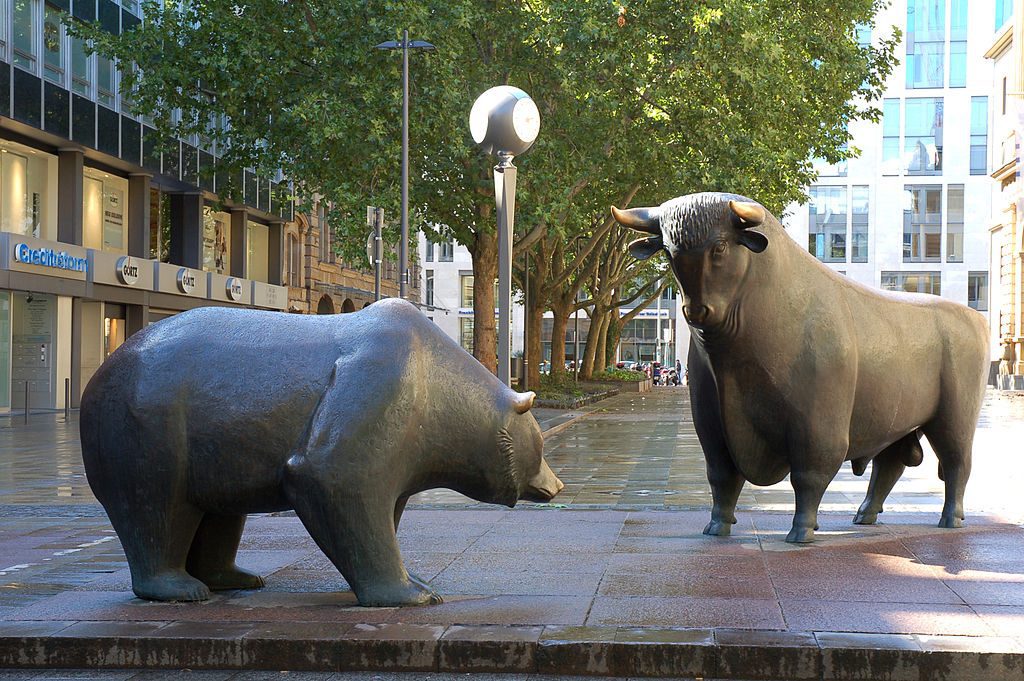 Two statues of a bull and a bear.